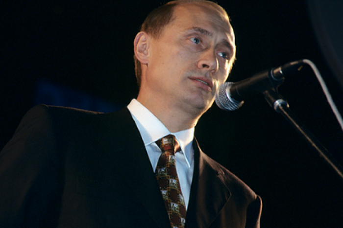 Названы изменения в стиле одежды Путина за 20 лет