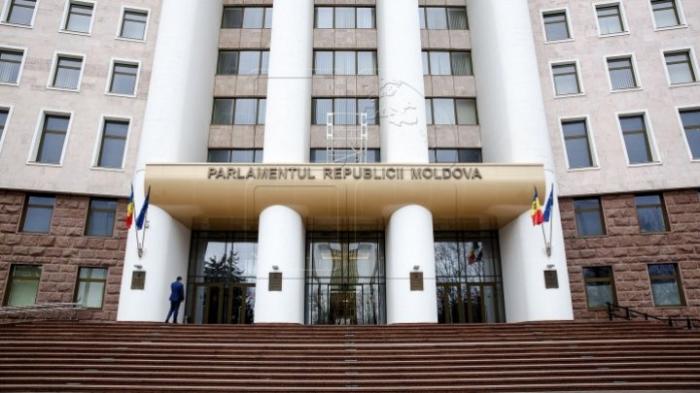 O nouă moţiune simplă împotriva lui Aureliu Ciocoi, depusă în Parlament