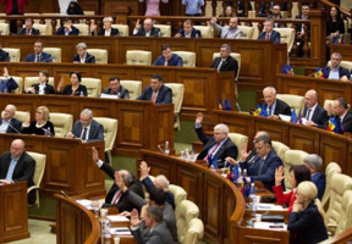OPOZIŢIA PARLAMENTARĂ A CRITICAT FORMAREA NOII COALIŢII DE GUVERNARE
