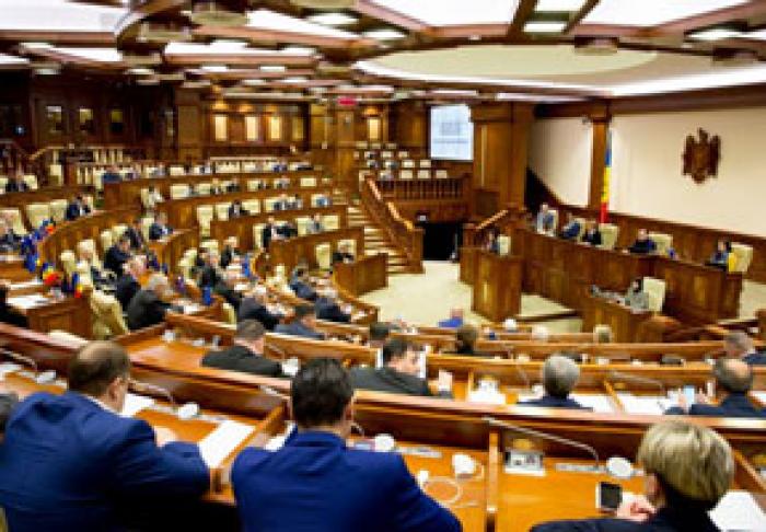 PARLAMENTUL A INSTITUIT STARE DE URGENŢĂ PE ÎNTREG TERITORIUL MOLDOVEI PÂNĂ LA 15 MAI