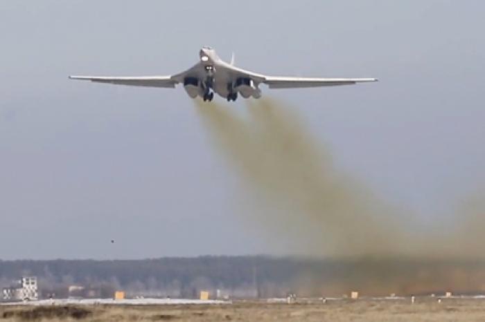 Полет Ту-160 над Атлантикой попал на видео