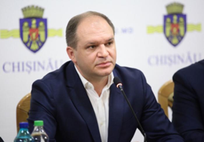 PRIMARUL CHIŞINĂULUI A RĂSPUNS LA CRITICILOR ADUSE DE PARTIDELE DE DREAPTA, CONSIDERÂND CĂ ACŢIUNILE LOR „SUNT ÎN FAVOAREA PROPRIETARILOR RUTELOR DE MAXI-TAXI”