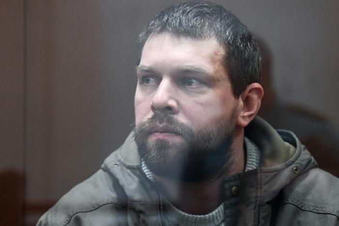 Признавшегося в подбросе наркотиков Голунову полицейского оставили под арестом