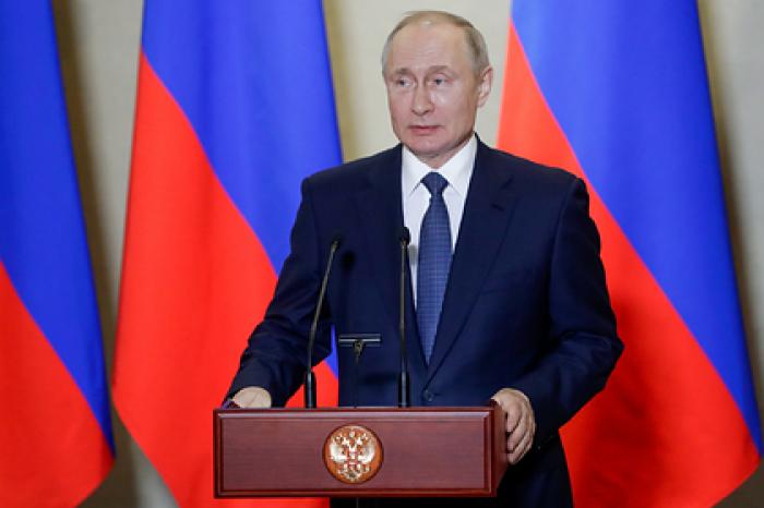Путин отказался считать себя царем