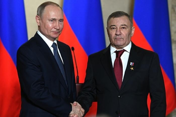 Путин вручил миллиардеру Ротенбергу золотую медаль Героя Труда