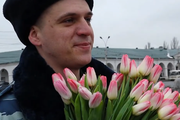 Российские полицейские массово поздравили женщин