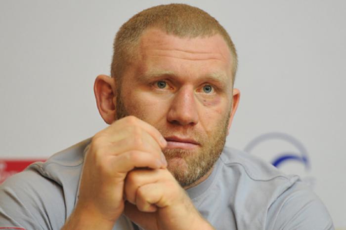 Российский боец MMA назвал карантин возможностью кайфовать и пить для россиян