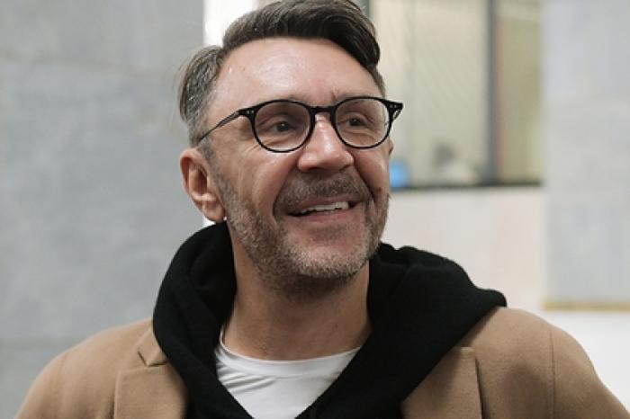 Шнуров назвал блокировку карт Альфа-банком хорошей отмазкой накануне 8 Марта