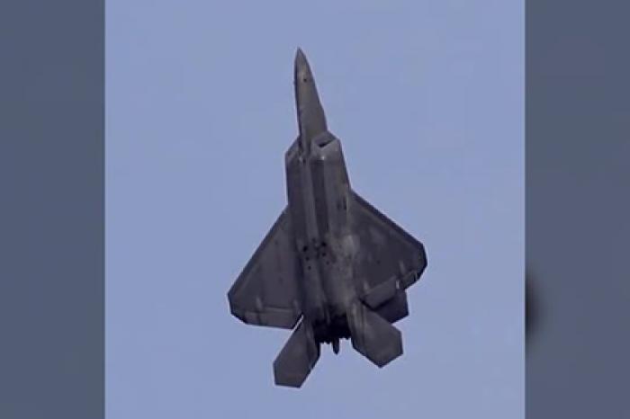 Сверхманевренность F-22 попала на видео