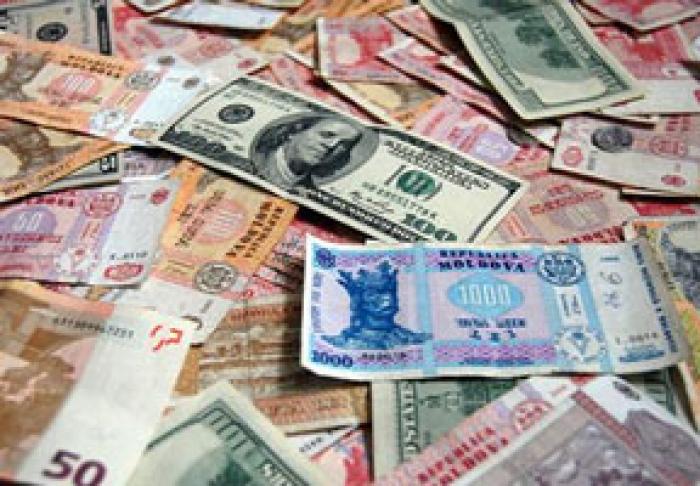 TENDINŢA DE A SCHIMBA LEII LIBERI ÎN VALUTĂ CREEAZĂ UN DEFICIT DE VALUTĂ NEJUSTIFICAT – OPINIA DEALERILOR