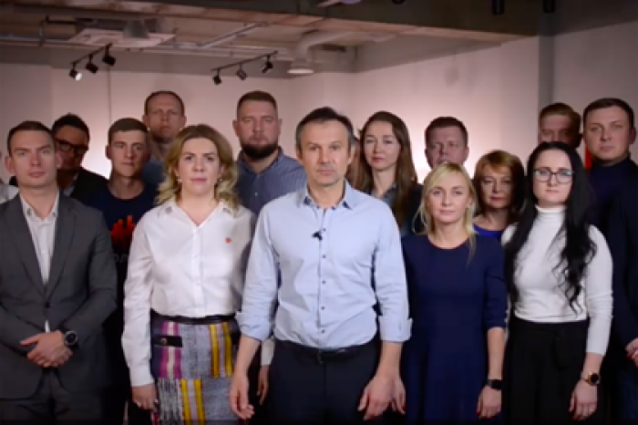 Вакарчук показал пример властям Украины и покинул пост главы партии