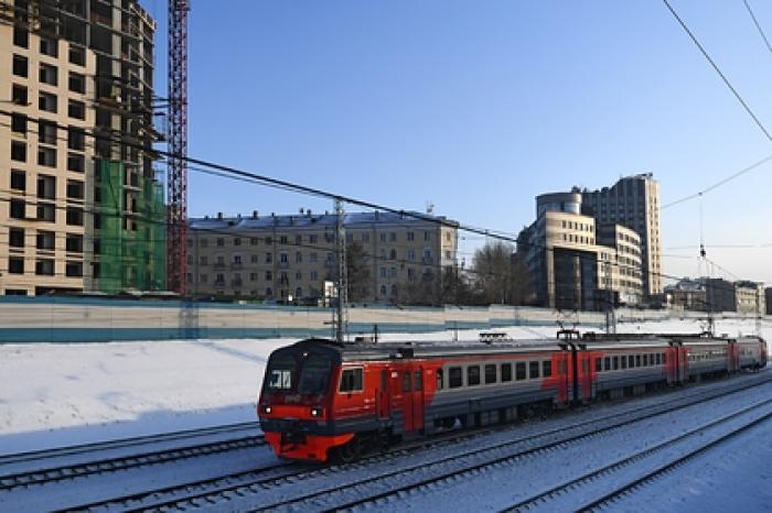 В Москве под поездом погиб засмотревшийся на снег турист из Индии