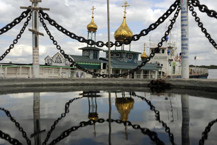 В РПЦ объяснили отказ закрыть храмы и назвали священников духовными врачами