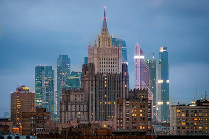 Застрявшим за границей из-за коронавируса россиянам дадут денег
