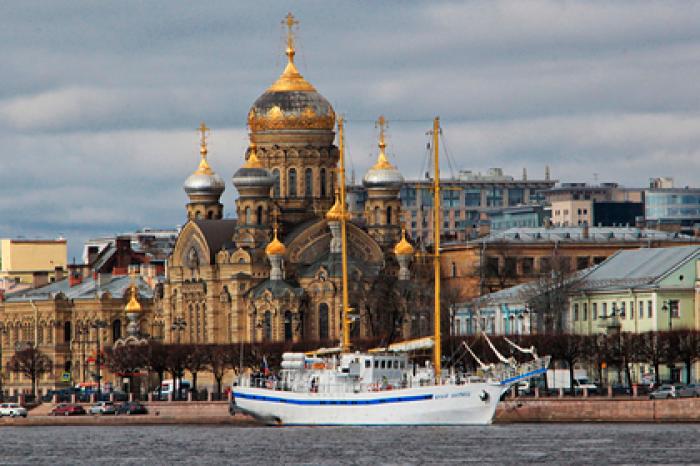 Жителям Петербурга запретили ходить в церкви из-за коронавируса