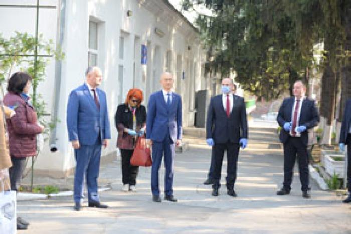 AL TREILEA LOT DE AJUTOR UMANITAR CU MATERIALE ANTI-EPIDEMICE DIN PARTEA GUVERNULUI CHINEZ, A AJUNS LA CHIȘINĂU