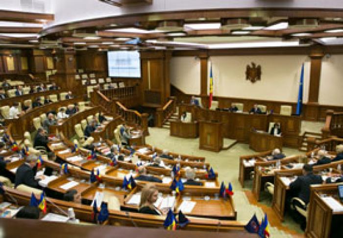 DEPUTAŢII PSRM ŞI PDM ÎNDEAMNĂ MINISTERUL JUSTIŢIEI ŞI MINISTERUL FINANŢELOR SĂ INTERPRETEZE UN ŞIR DE PREVEDERI ALE ACORDULUI DE CREDITARE CU RUSIA