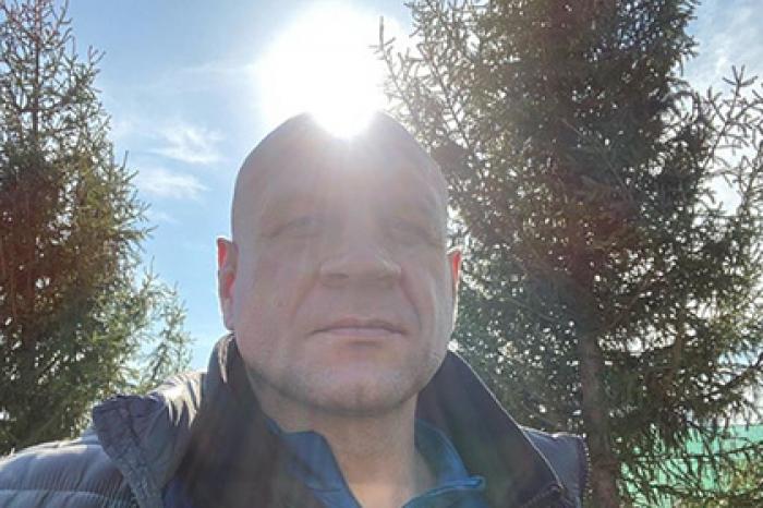 Емельяненко рассмешил фанатов фотографией светлых мыслей в голове