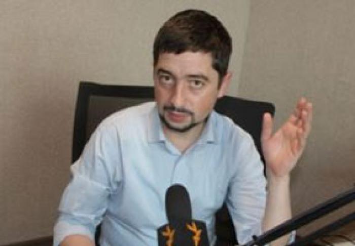 EXPERT: AUTORITĂȚILE ȘI OPOZIȚIA SE OCUPĂ NU DE POLITICĂ, CI DE POLITICIANISM
