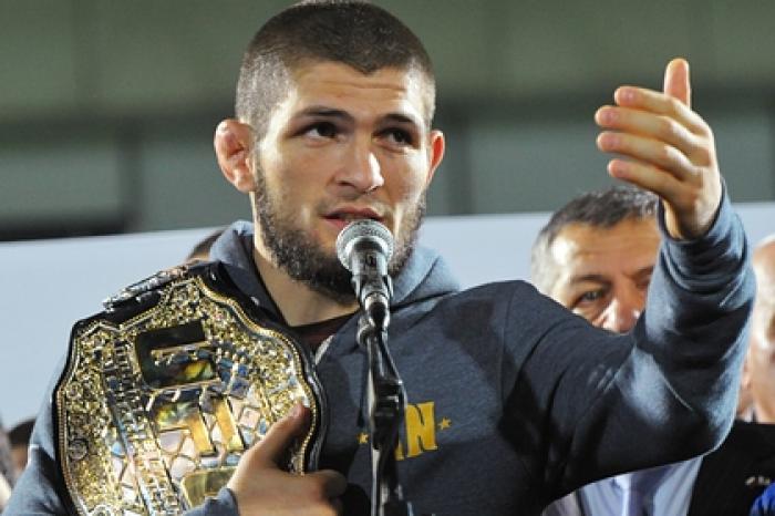 Фанаты потребовали лишить Нурмагомедова титула чемпиона UFC