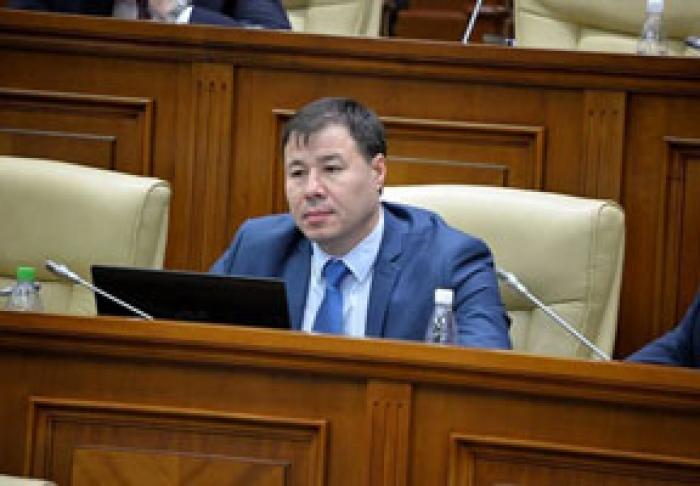 FUNDAȚIA SOROS-MOLDOVA A AMINTIT PARLAMENTARULUI BOGDAN ȚÎRDEA CĂ ȘI EL A FOST TITULARUL BURSEI DE MERIT A ORGANIZAȚIEI