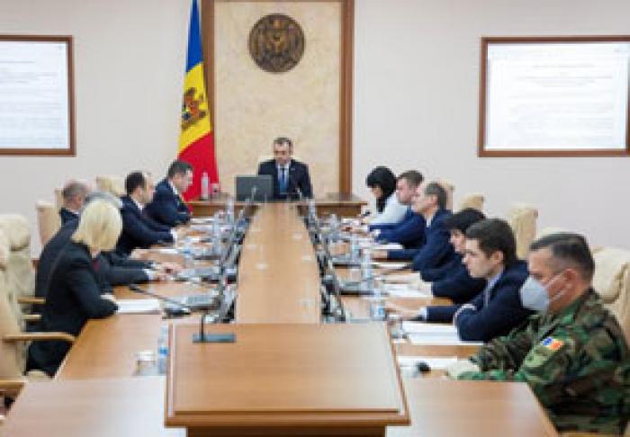 GUVERNUL ŞI-A SUMAT RĂSPUNDEREA PENTRU UN ŞIR DE MĂSURI DE SUSŢINERE A CETĂŢENILOR ŞI MEDIULUI DE AFACERI