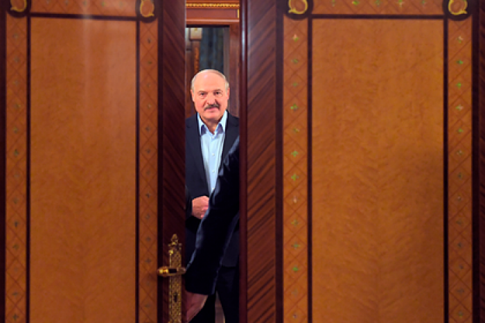 Лукашенко заявил о готовности лично лечить зараженных коронавирусом