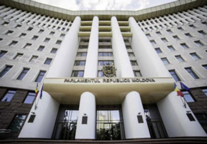 MAJORITATEA PARLAMENTARĂ A ÎMPIEDICAT DESFĂŞURAREA ŞEDINŢEI PARLAMENTULUI ÎN CONDIŢIILE STĂRII DE URGENŢĂ