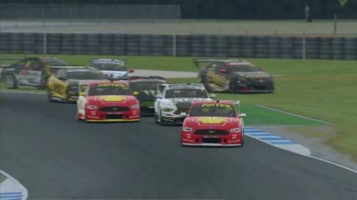 Макс Ферстаппен успешно дебютировал в виртуальной гоночной серии Supercars All Stars