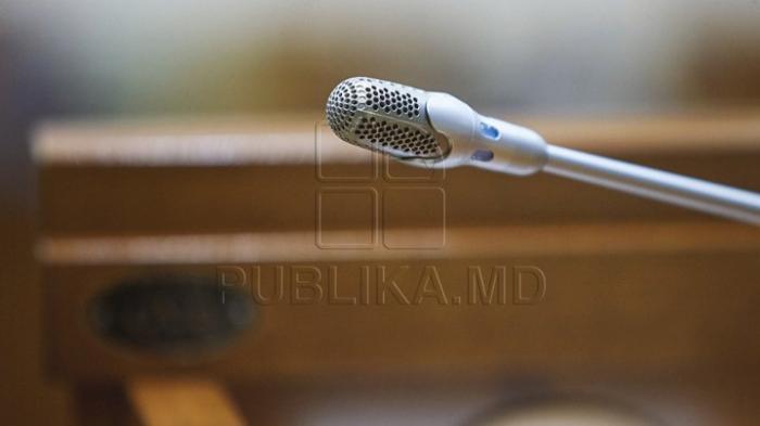Opoziția parlamentară și extraparlamentară critică acțiunile autorităților în lupta contra COVID-19