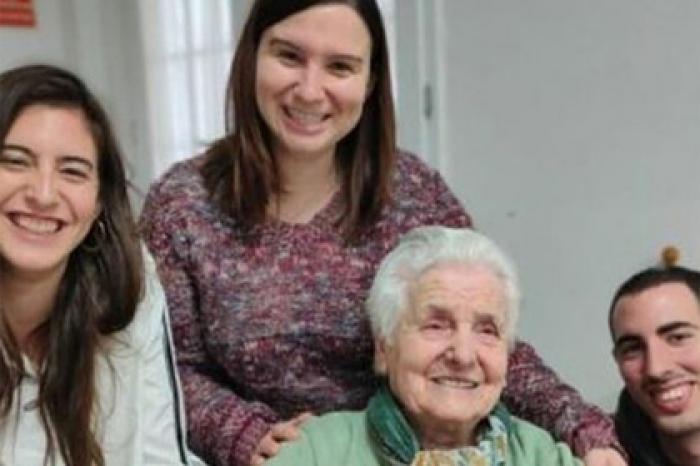 Пережившая «испанку» 106-летняя долгожительница выздоровела после коронавируса