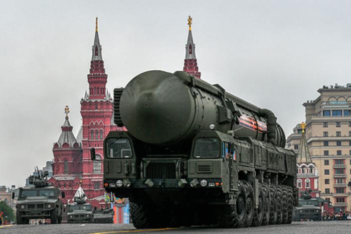 Планы перенести парад Победы в Москве опровергли