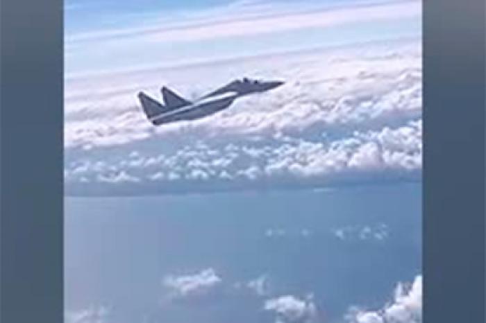 Польский F-16 выпустил шасси на высоте 5000 метров при виде российских Су-27