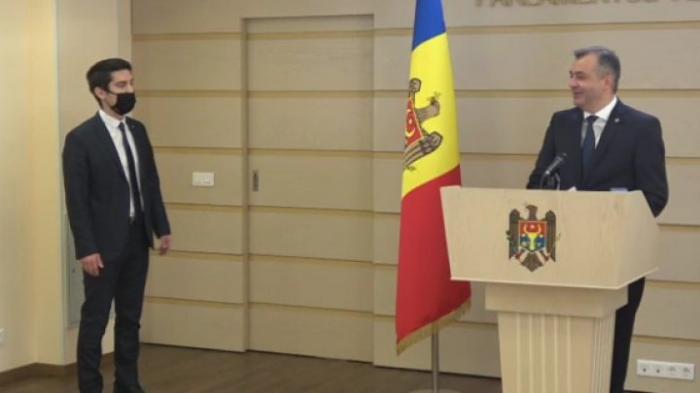 Premierul Ion Chicu, la un pas de a fi linșat de opoziție, după ce Parlamentul nu a întrunit cvorumul necesar (VIDEO)