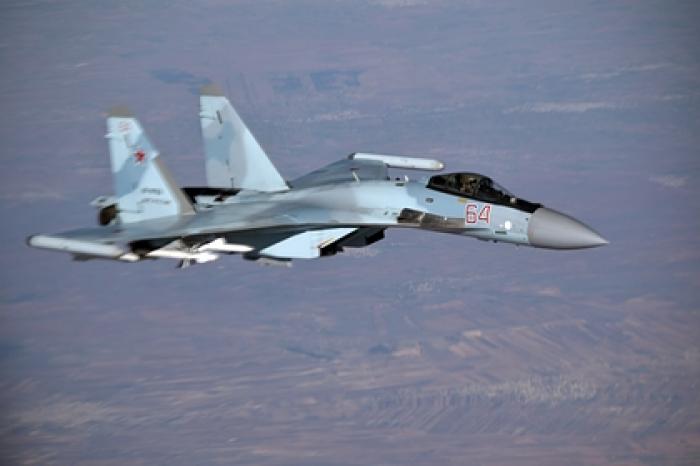 Российский Су-35 пролетел в нескольких метрах от американского Boeing