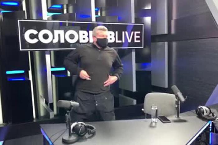 Соловьев отжался на камеру