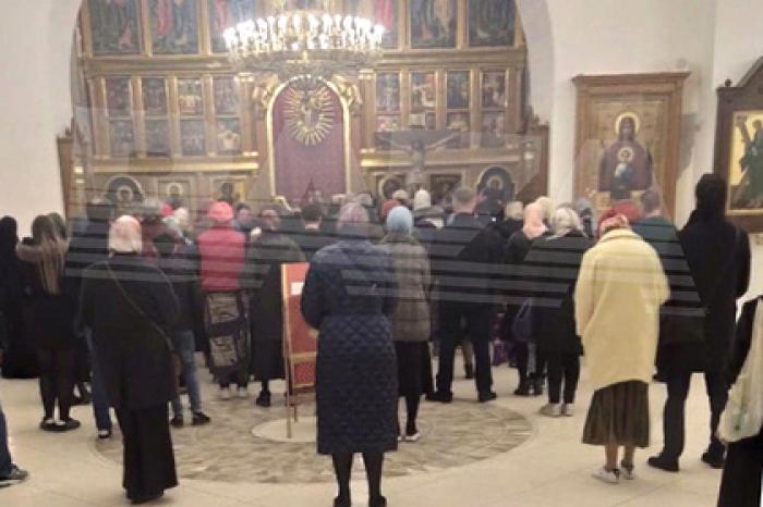 Сотрудница храма объяснила появление в нем Охлобыстина на пасхальной службе