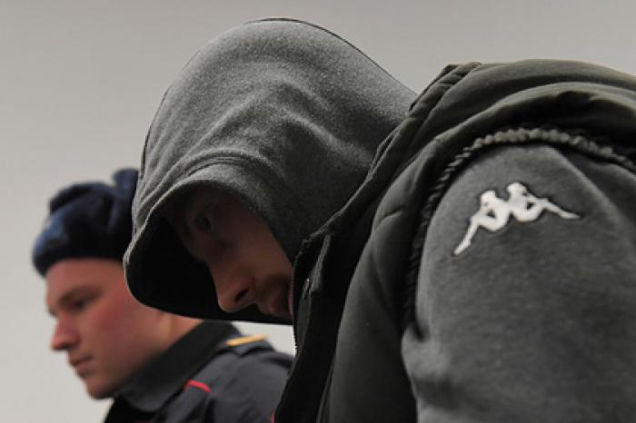 Ударившего Голунова полицейского заподозрили в подделке подписи понятого