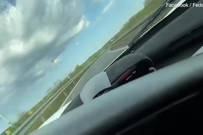 Водитель Ferrari разогнался до 370 километров в час и попал на видео