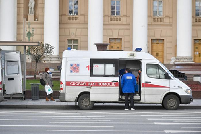 Врач посоветовал правильную прическу во время пандемии коронавируса