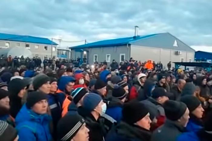 Взбунтовавшиеся рабочие на базе «Газпрома» разблокировали дороги