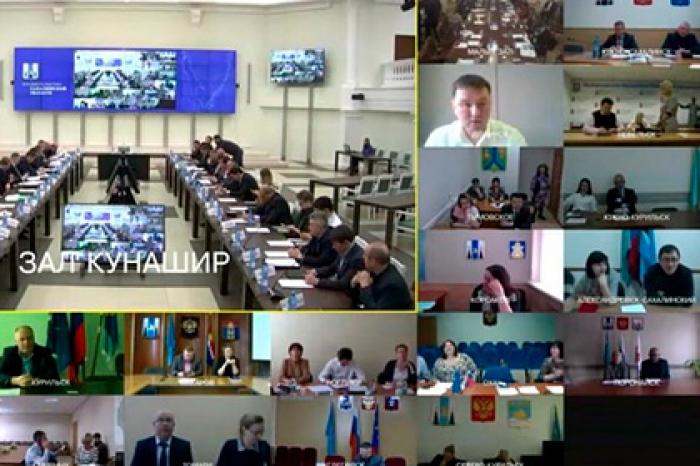 Женатый российский мэр пощупал помощницу во время видеосвязи с губернатором
