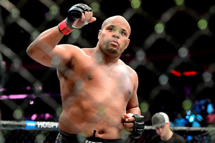 Бывший чемпион UFC вспомнил о борьбе с отцом Нурмагомедова