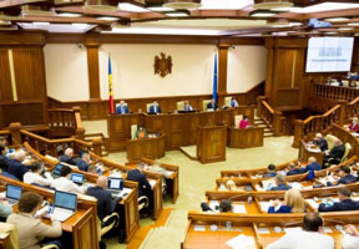 DEPUTAŢII PARLAMENTULUI AU INTRAT ÎN AUTOIZOLARE DUPĂ CE UN PARLAMENTAR A FOST TESTAT POZITIV LA CORONAVIRUS