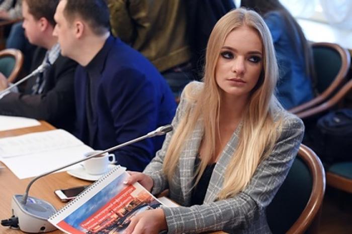 Дочь Пескова нашла способ отметить День блондинок