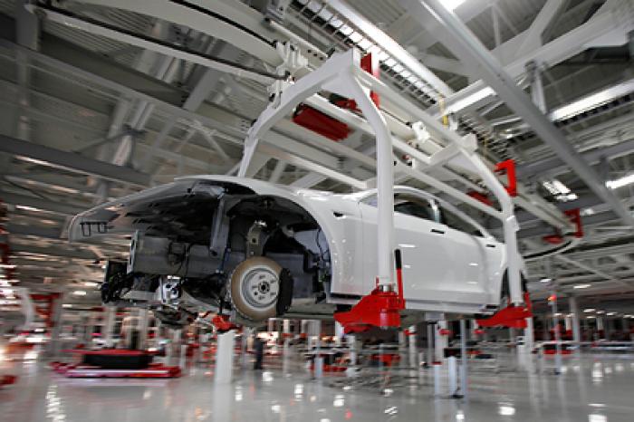 Главный завод Tesla возобновил работу после заступничества Трампа