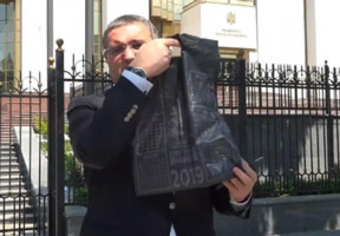 LIDERUL "PARTIDULUI NOSTRU" L-A ÎNDEMNAT PE PREŞEDINTELE MOLDOVEI SĂ-ŞI DEA DEMISIA ŞI SĂ ANUNŢE ALEGERI PARLAMENTARE ANTICIPATE