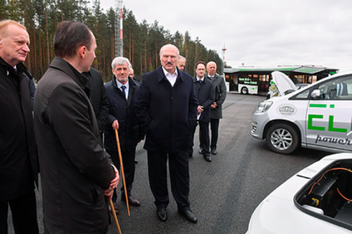 Лукашенко представили белорусский конкурент Tesla
