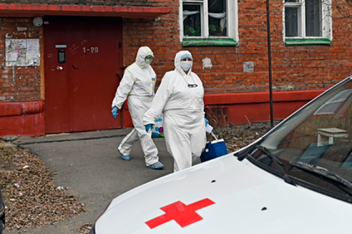 Медики оставили перенесшего COVID-19 россиянина соседям и соврали о его болезни