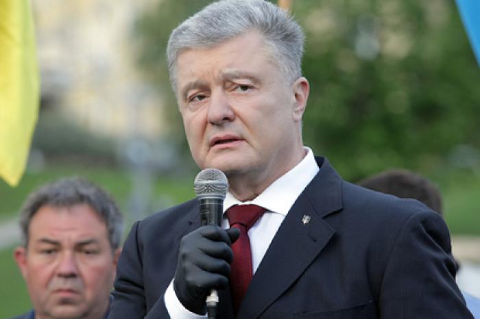Порошенко обвинили в контрабанде картин русских художников